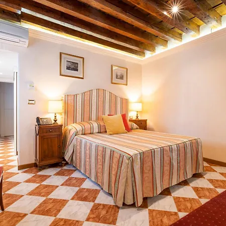 Palazzo Schiavoni Residenza D'Epoca & Suite-Apartments-2